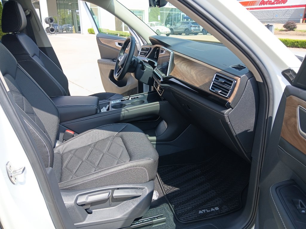New 2026 Volkswagen Atlas SE FWD image 24