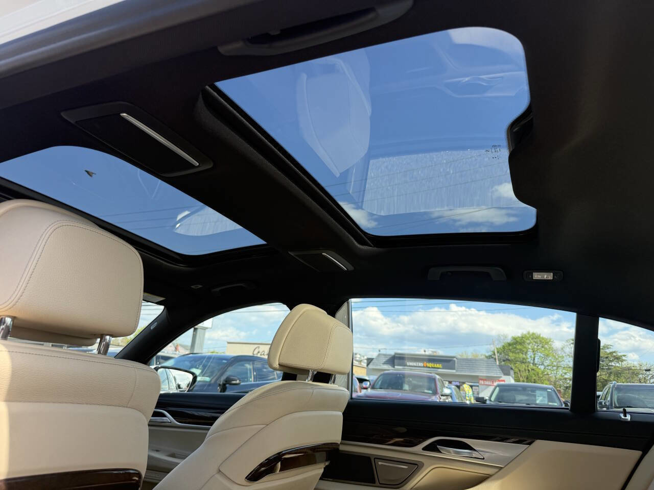 Used 2019 BMW 740i xDrive w/ Executive Package image 9