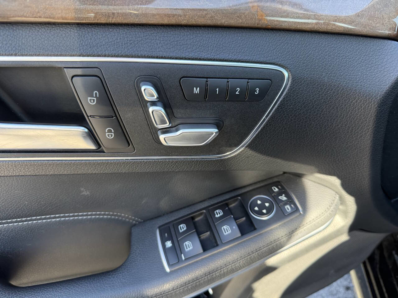 Used 2015 Mercedes-Benz E 350 E 350 4MATIC AWD 4dr Wagon w/ Premium 1 Package image 23