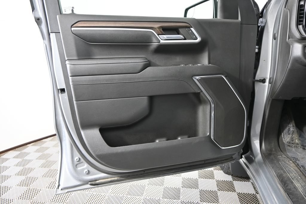 Used 2023 Chevrolet Silverado 1500 LT AWD/4WD image 18