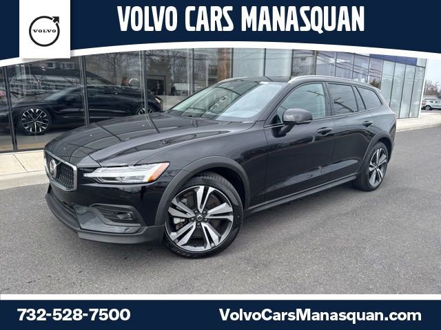 Certified 2025 Volvo V60 B5 Cross Country Plus AWD/4WD image 1