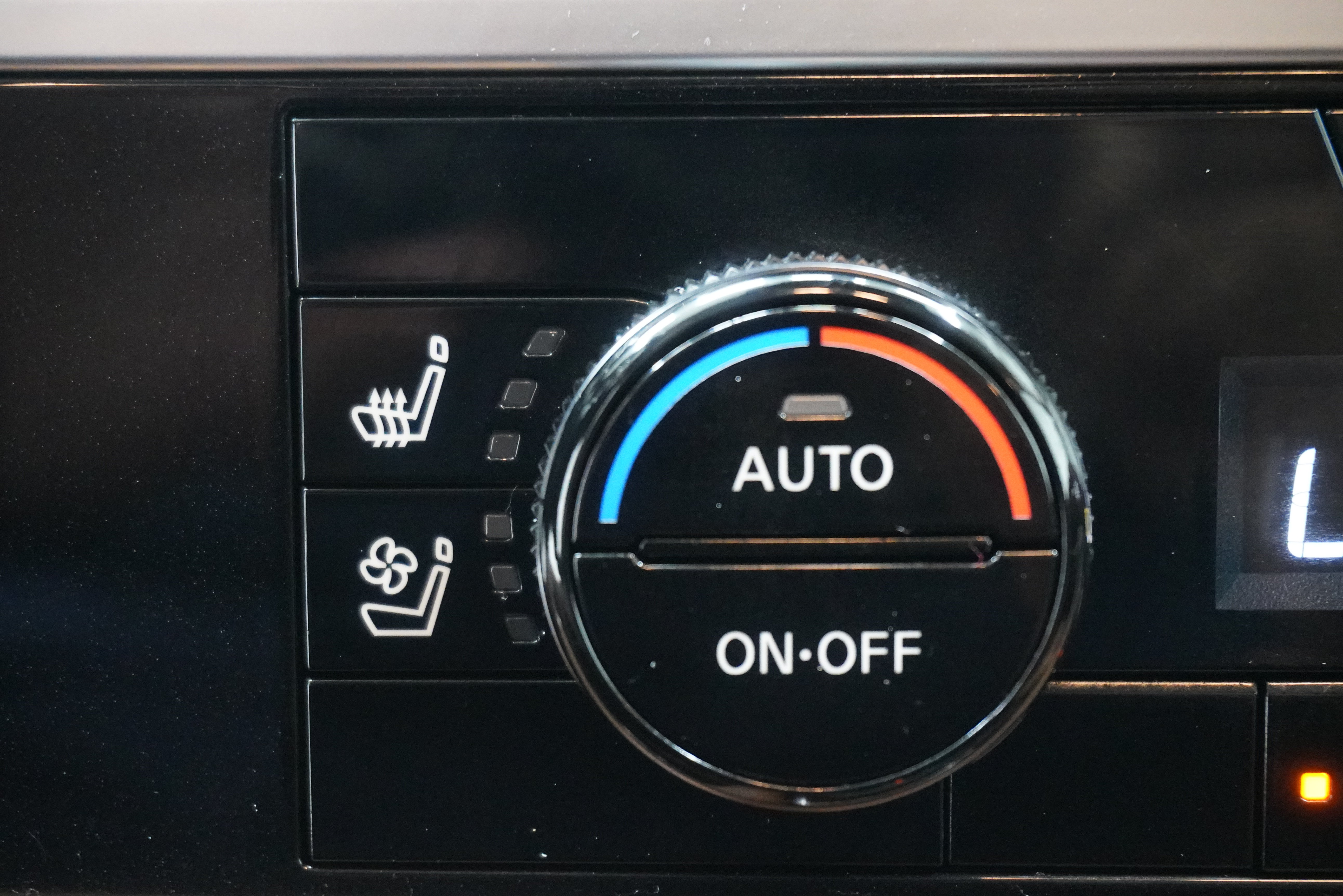Used 2024 Nissan Pathfinder Platinum w/ Lighting Package (N93) FWD image 26
