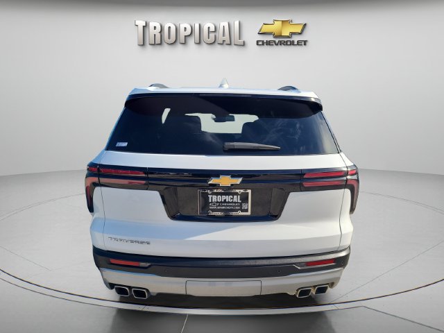 Used 2025 Chevrolet Traverse LT FWD image 4
