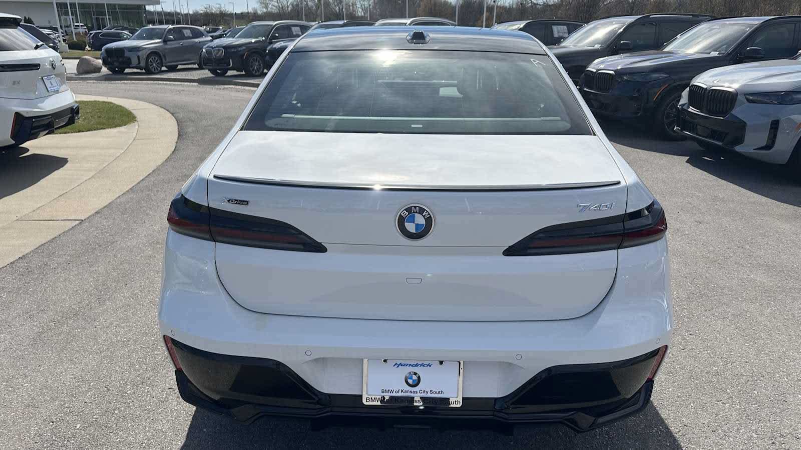 New 2026 BMW 740i xDrive w/ Premium Package AWD/4WD image 8