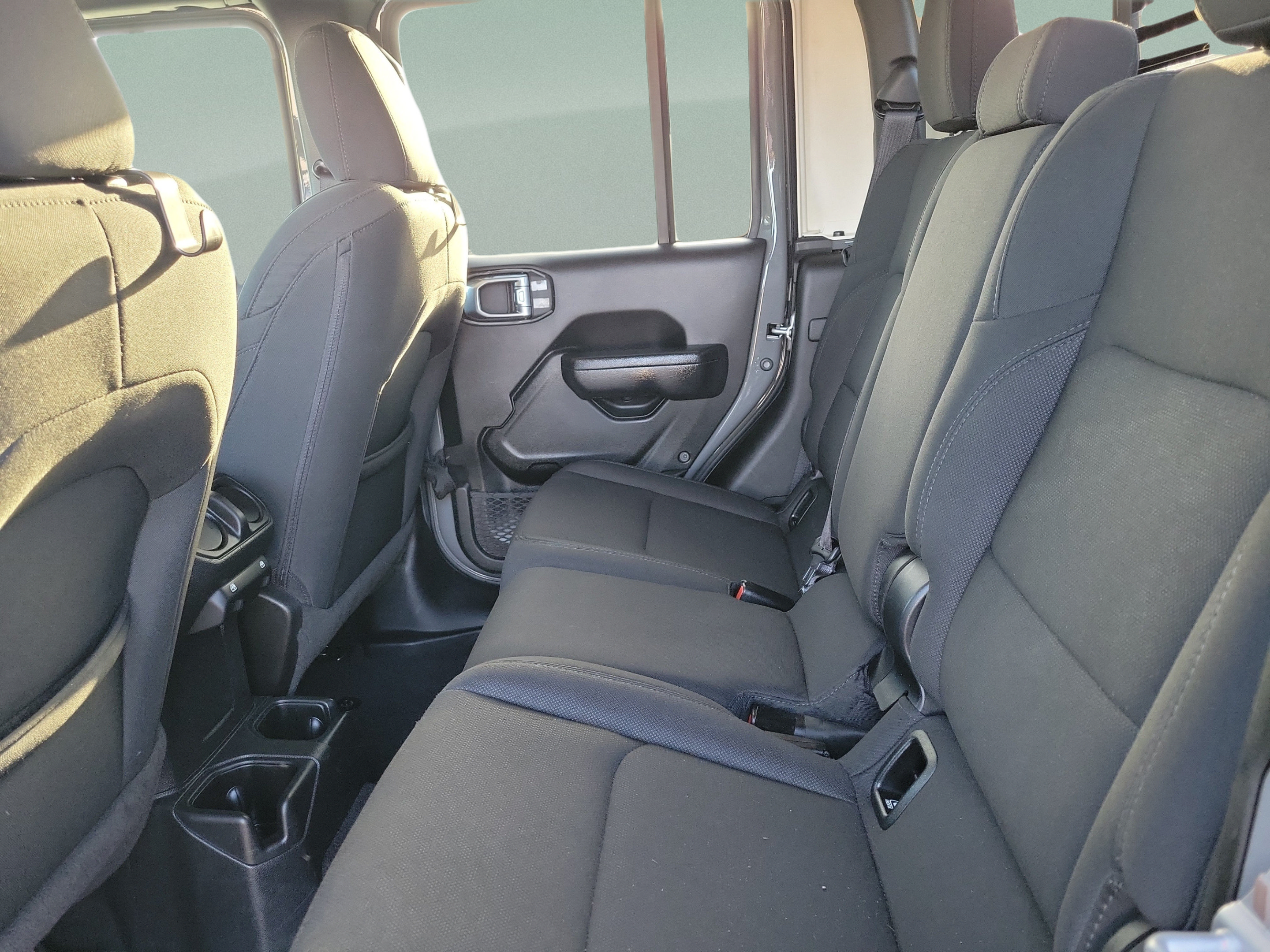 Used 2022 Jeep Gladiator Sport AWD/4WD image 9