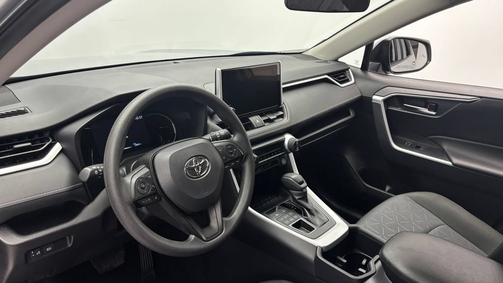 Used 2025 Toyota RAV4 XLE AWD/4WD image 15