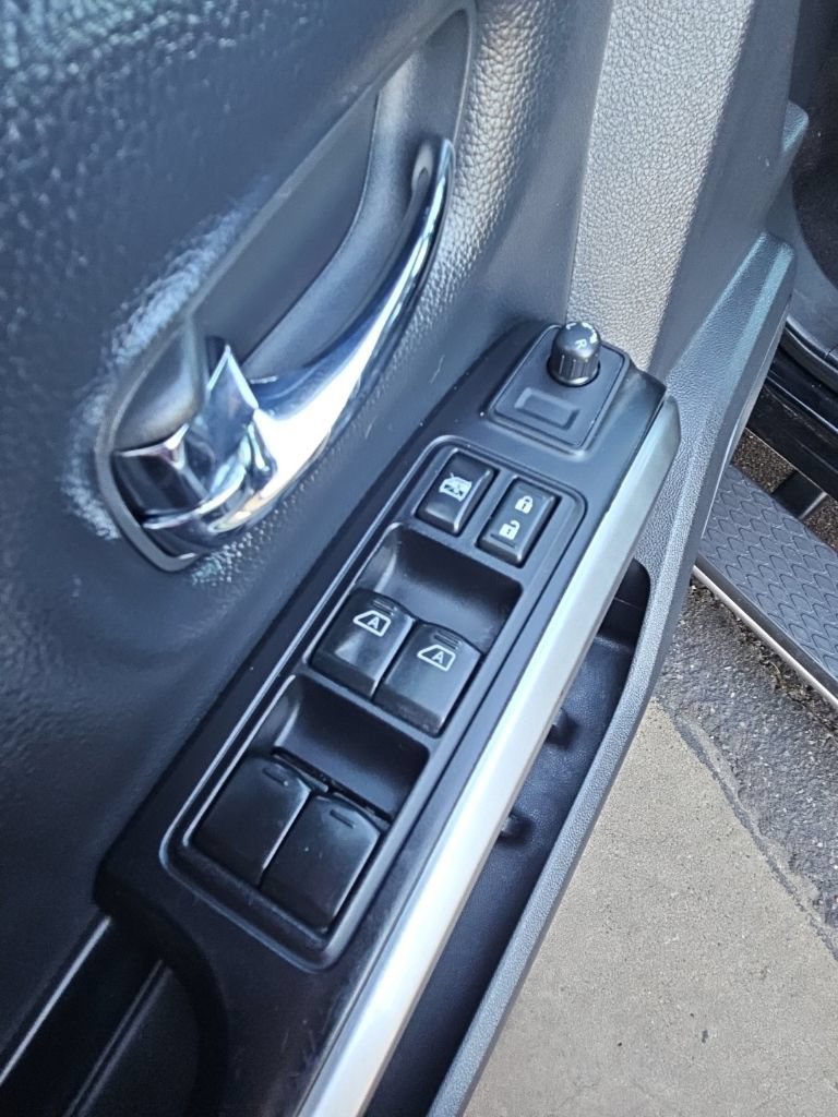Used 2016 Nissan Titan SL AWD/4WD image 26