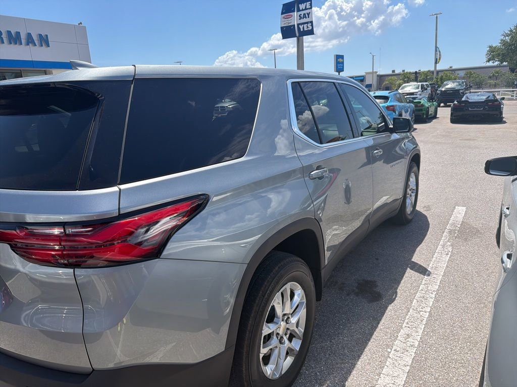 Used 2023 Chevrolet Traverse LS FWD image 5