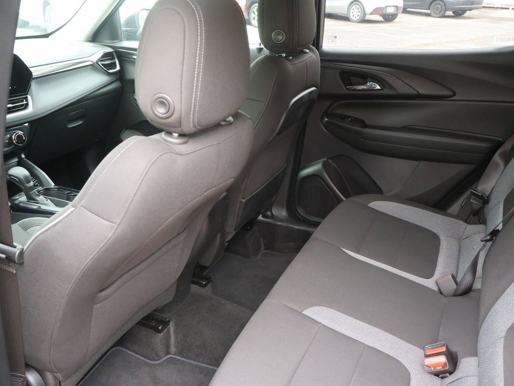 Used 2025 Chevrolet TrailBlazer LT AWD/4WD image 12