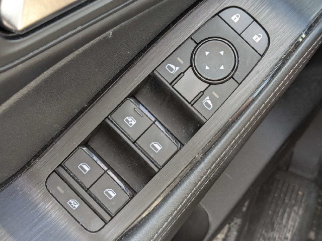 Used 2023 Nissan Rogue SV w/ SV Premium B Package FWD image 18