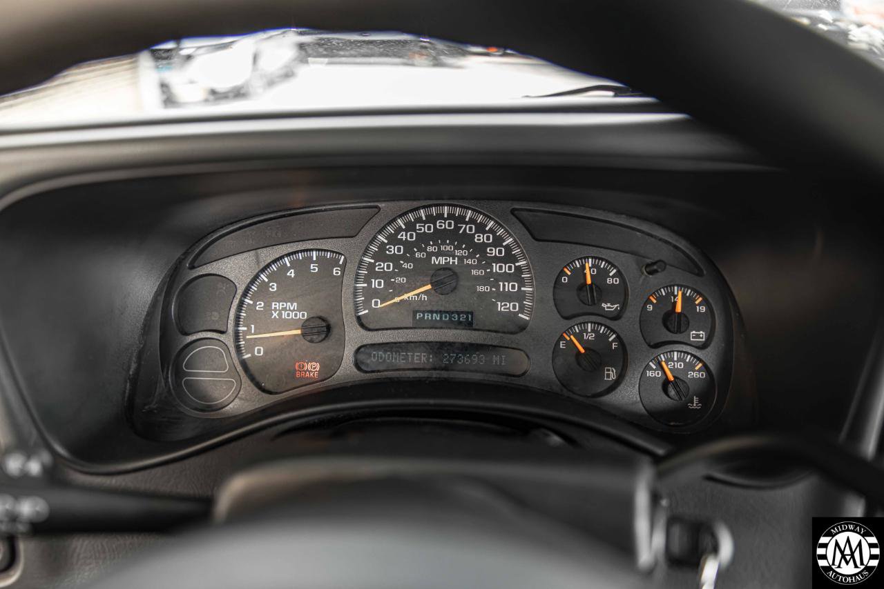 Used 2004 Chevrolet Avalanche 4x4 w/ Preferred Equipment Group image 11