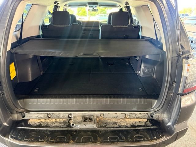 Used 2016 Toyota 4Runner SR5 AWD/4WD image 17