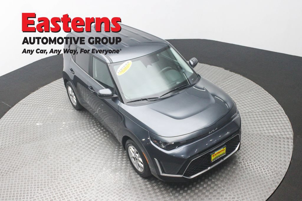 Used 2023 Kia Soul LX w/ LX Technology Package FWD image 3
