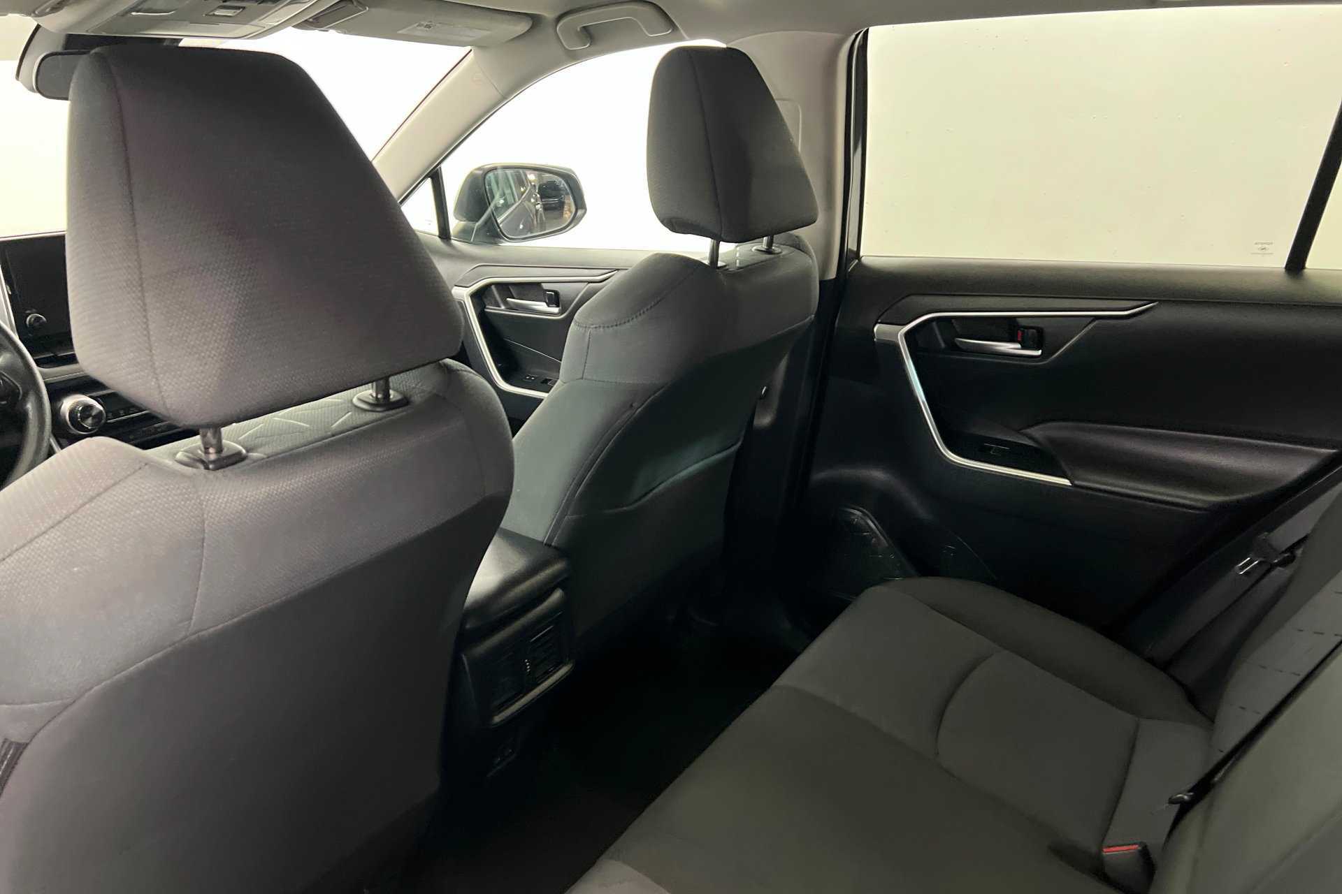Used 2025 Toyota RAV4 XLE FWD image 20