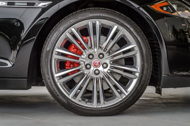 Used 2017 Jaguar XJ R-Sport image 16