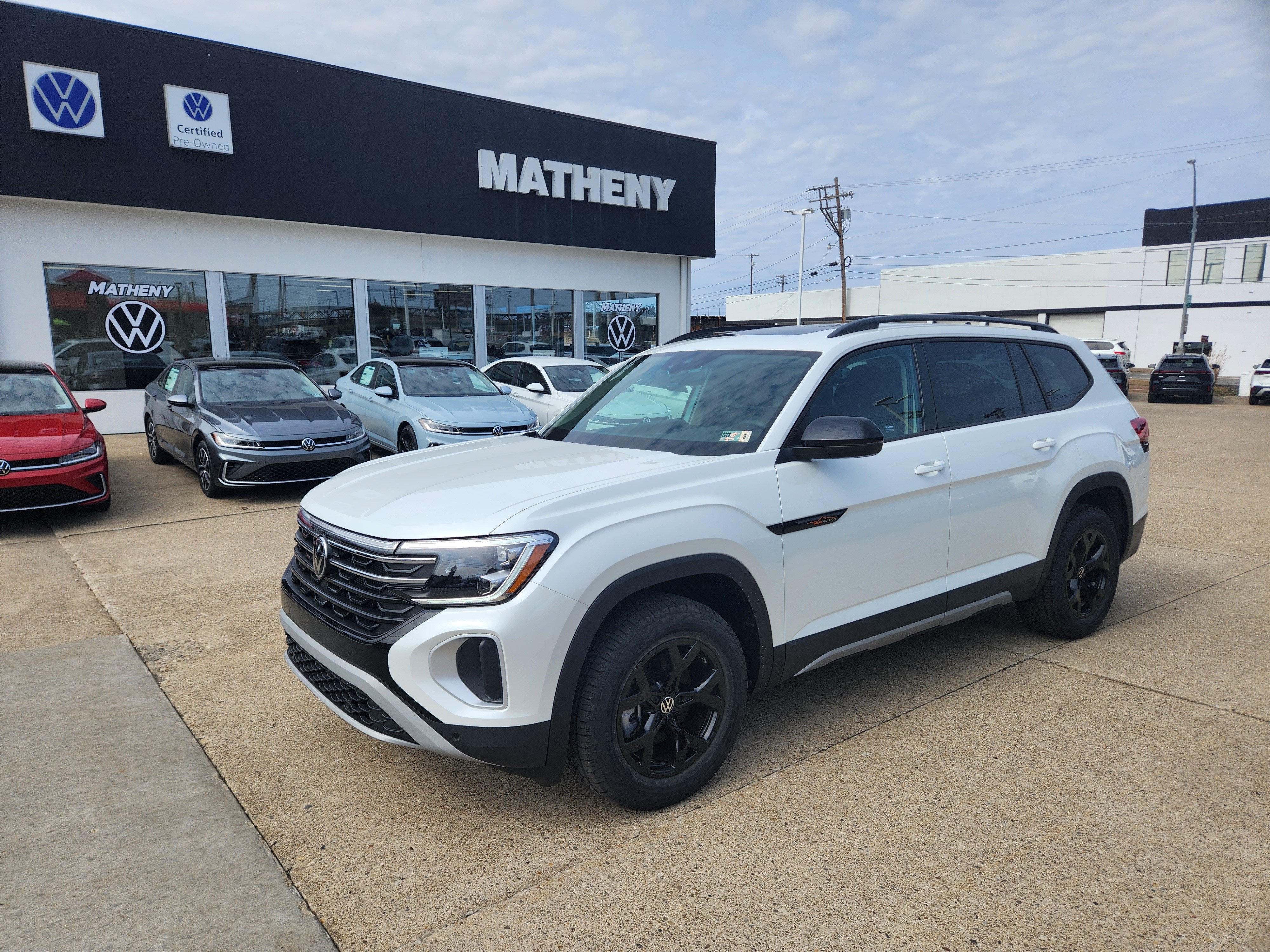Used 2026 Volkswagen Atlas Peak Edition AWD/4WD image 2