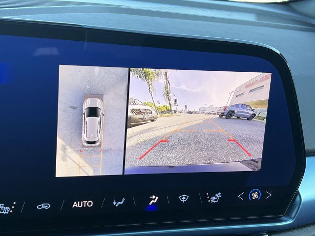 Used 2025 Chevrolet Equinox EV LT w/ Convenience Package image 15