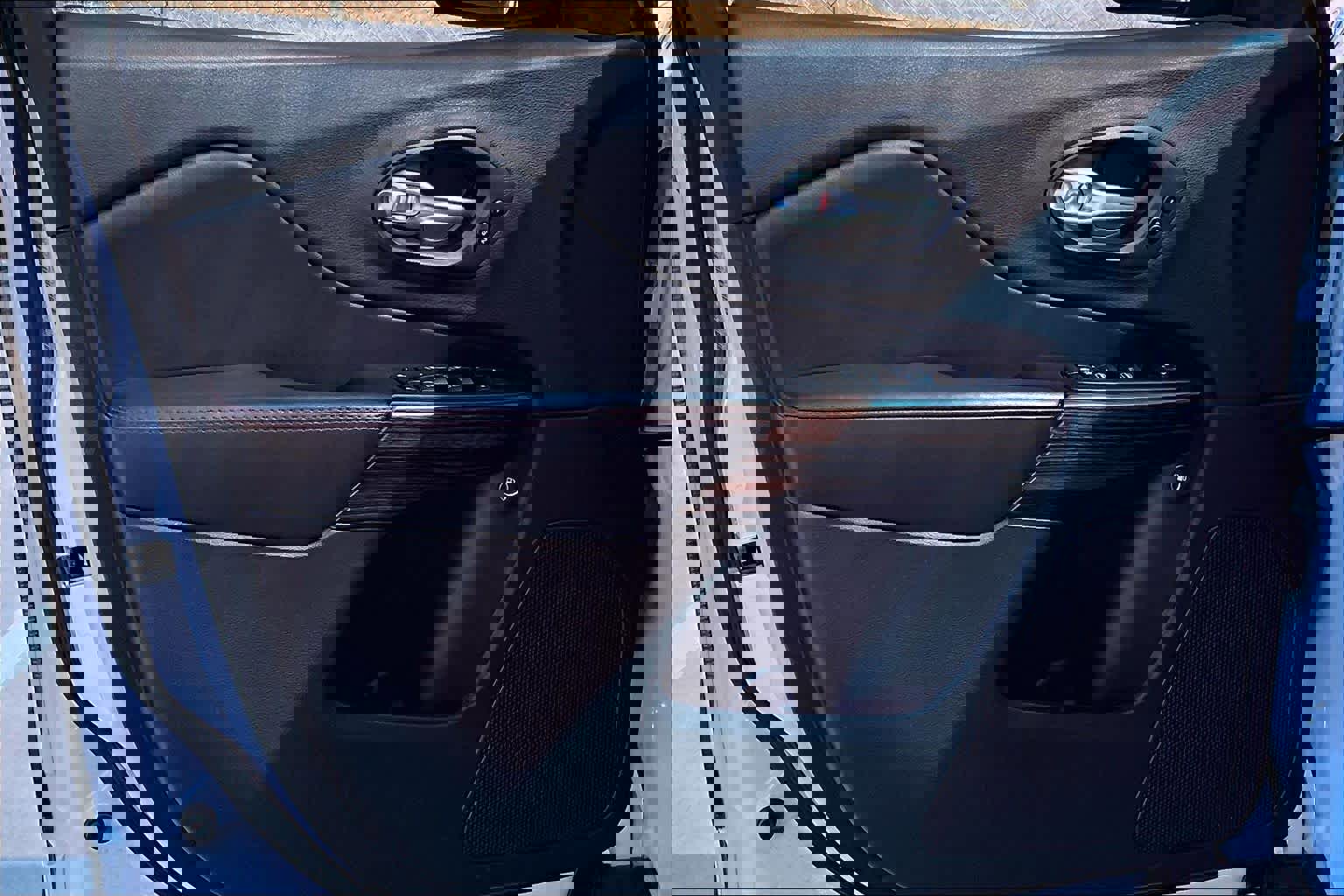 Used 2015 Jeep Cherokee Trailhawk w/ Comfort/Convenience Group image 22