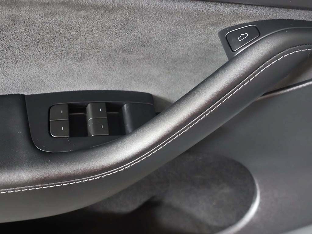 Used 2023 Tesla Model Y Performance AWD/4WD image 35