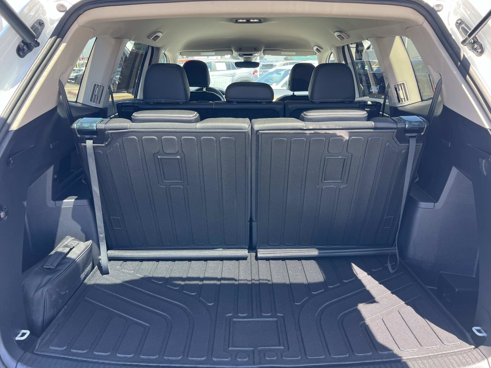 Certified 2025 Volkswagen Atlas SE FWD image 24