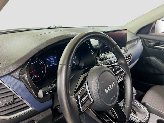 Certified 2022 Kia Seltos S image 9