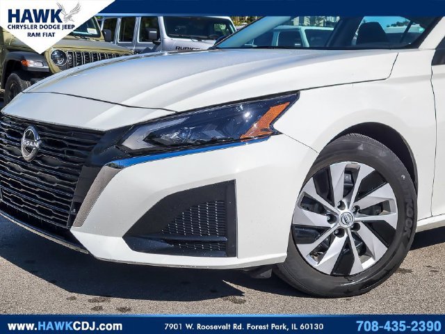 Used 2024 Nissan Altima 2.5 S FWD image 3