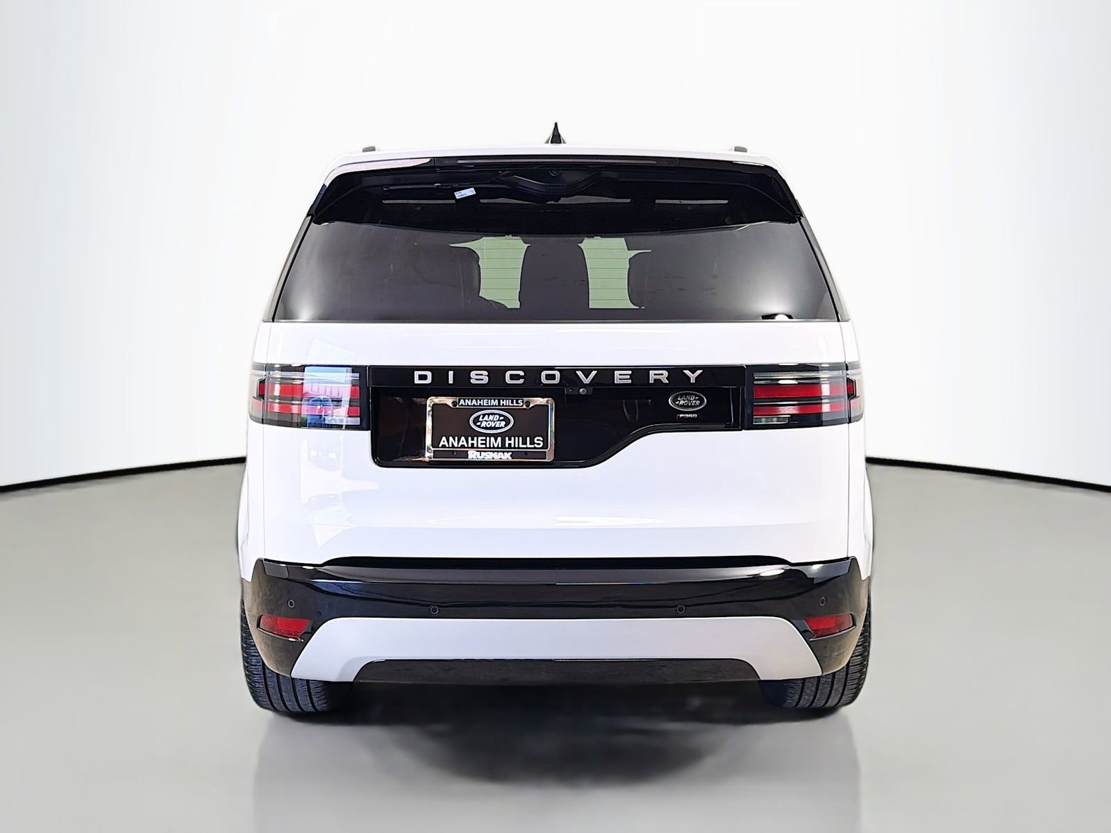 Certified 2023 Land Rover Discovery Metropolitan Edition AWD/4WD image 4