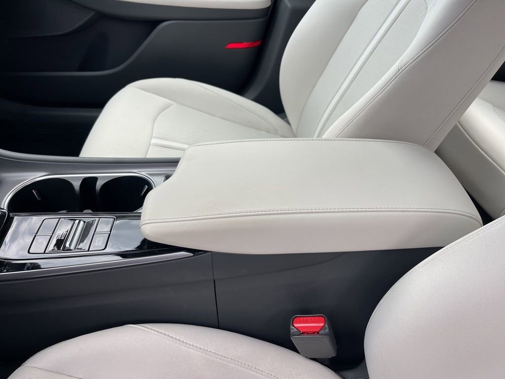Used 2023 Hyundai Sonata SE w/ Preferred Accessory Package image 12
