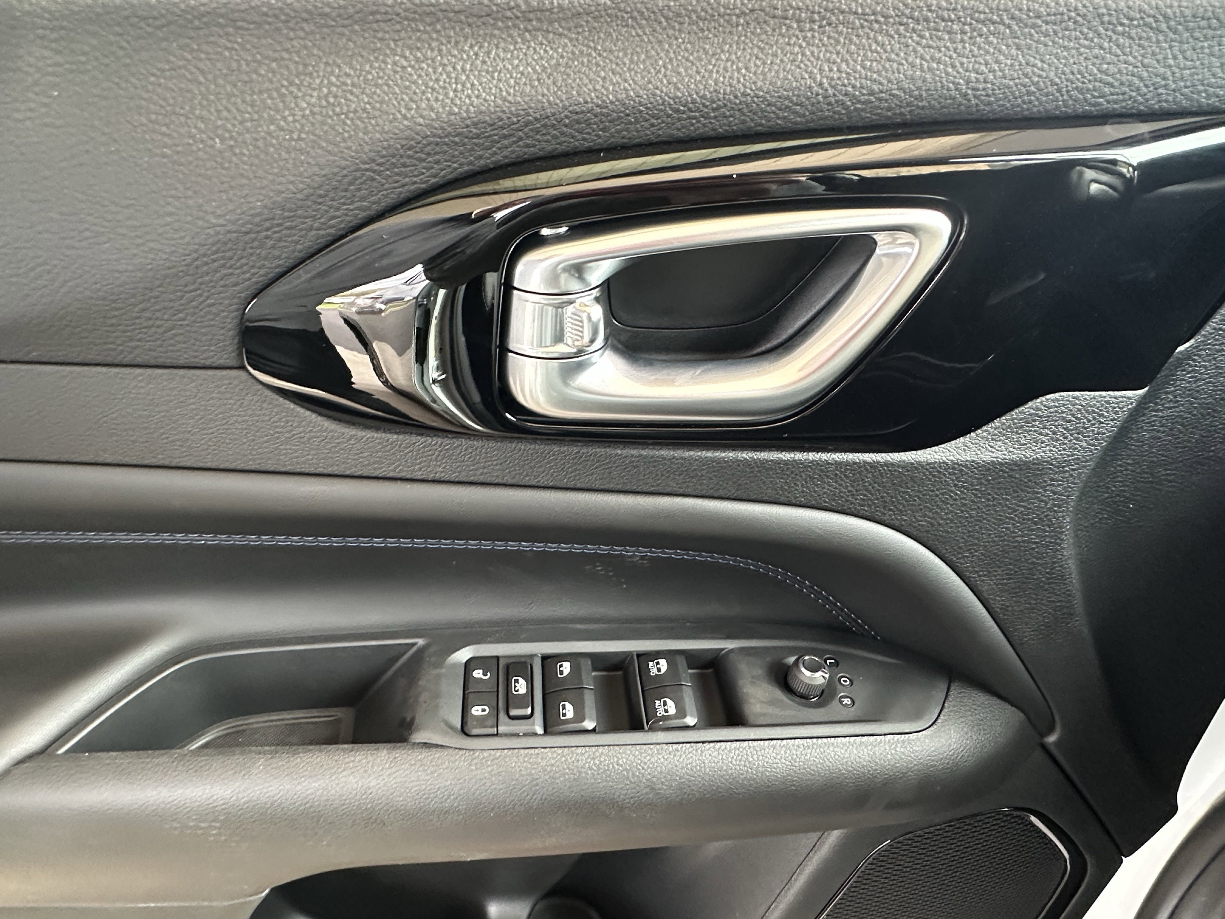 New 2026 Jeep Compass Limited image 25