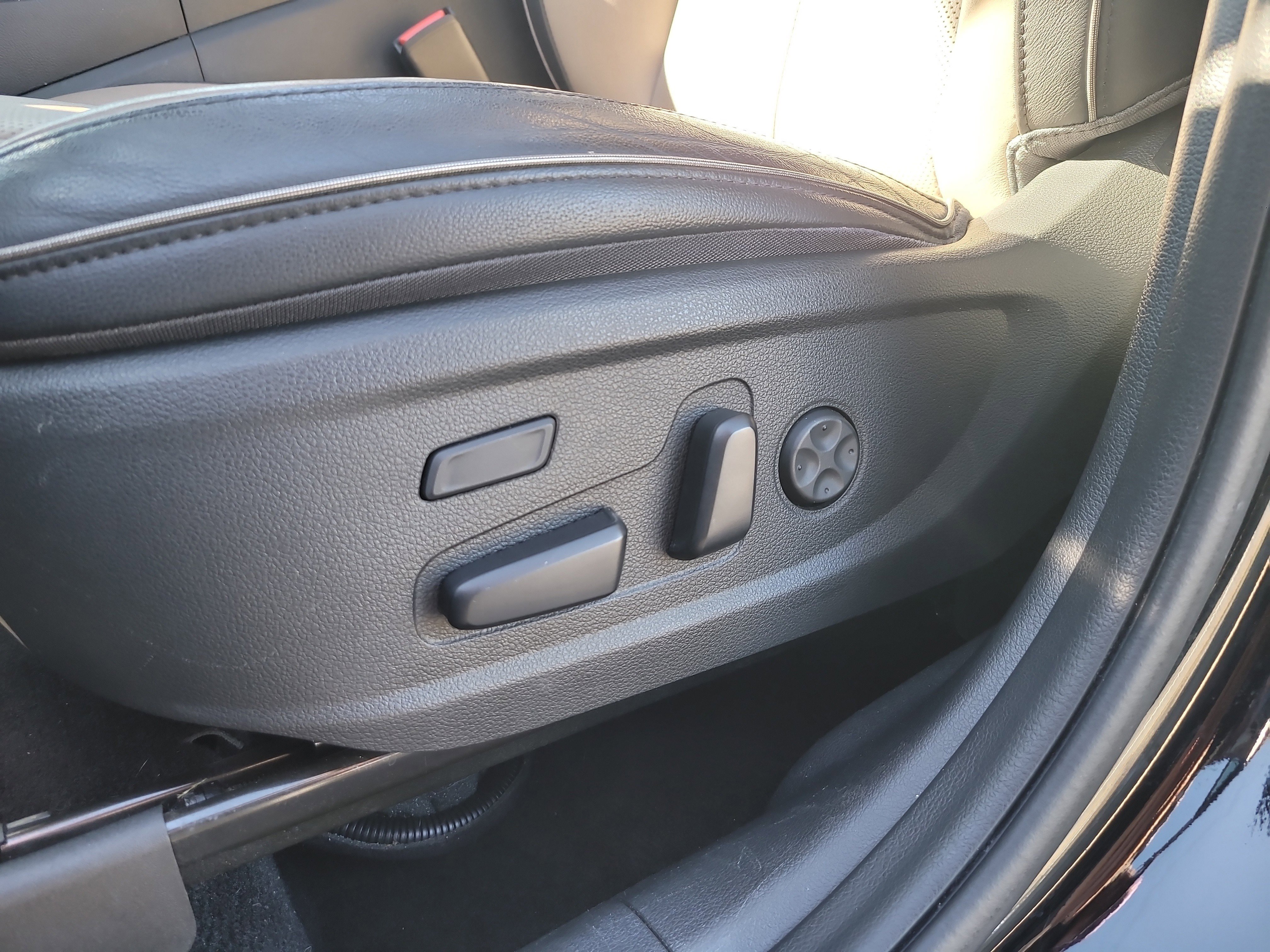 Used 2022 Hyundai Santa Fe Limited image 18