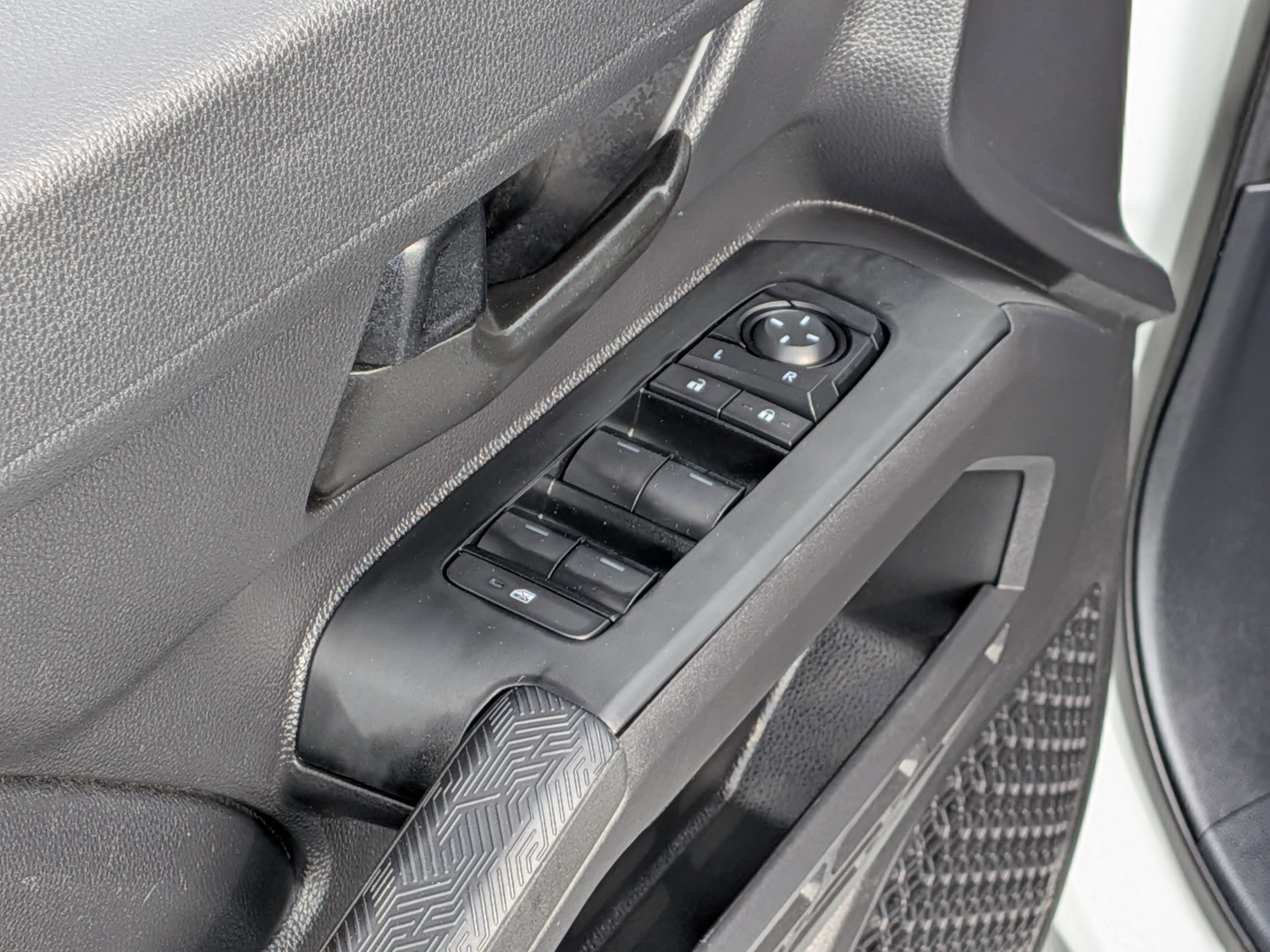 Used 2025 Toyota Tacoma SR image 16