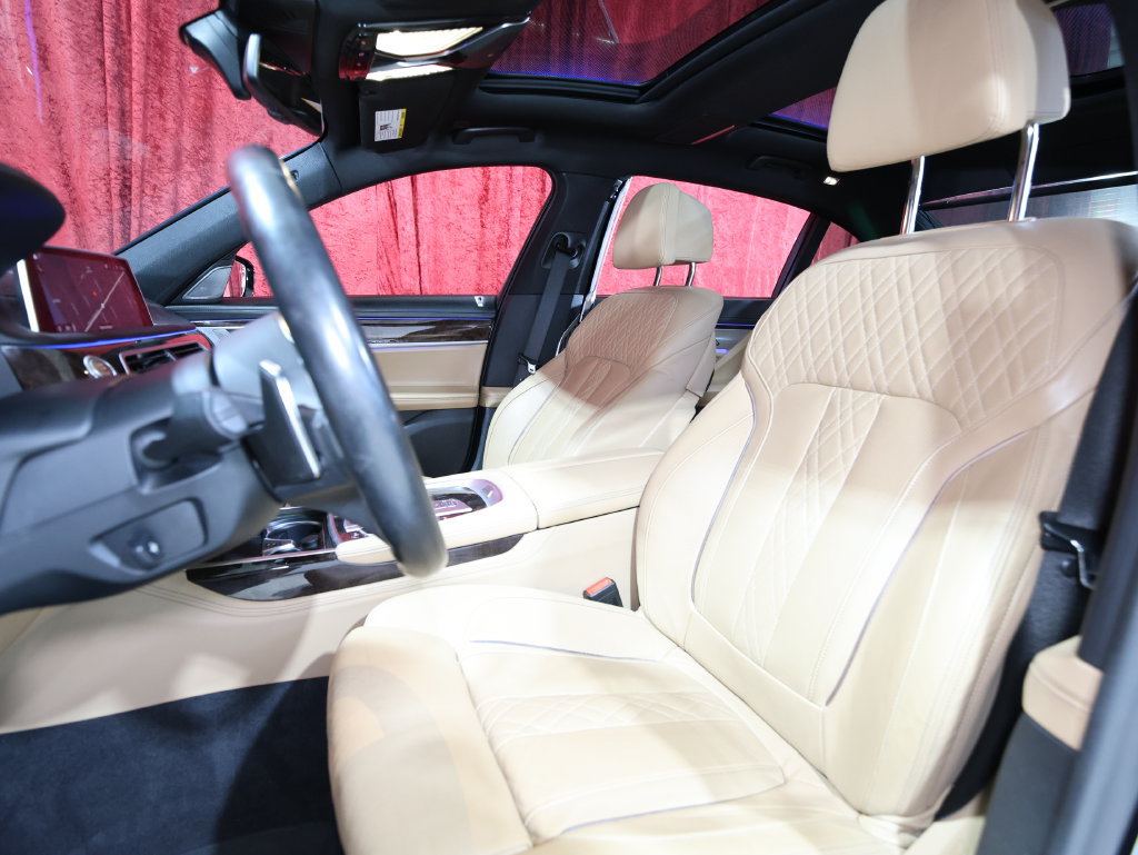 Used 2020 BMW 750i xDrive w/ Executive Package AWD/4WD image 12