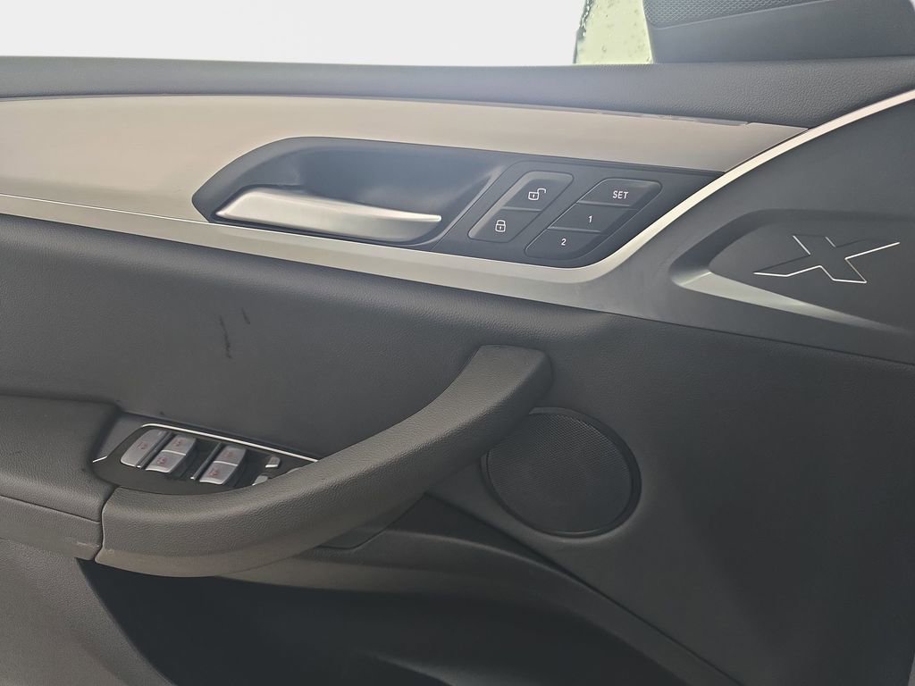 Certified 2025 BMW X4 xDrive30i w/ Premium Package image 31