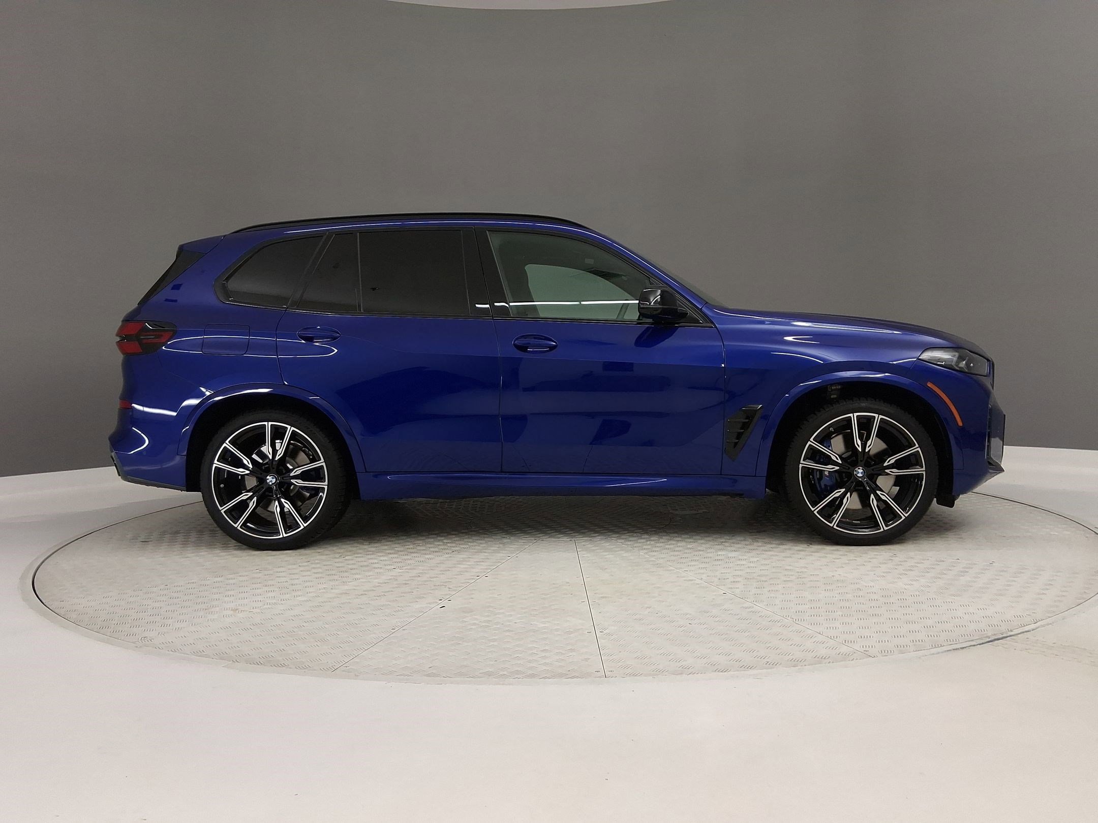 Used 2025 BMW X5 M60i image 6