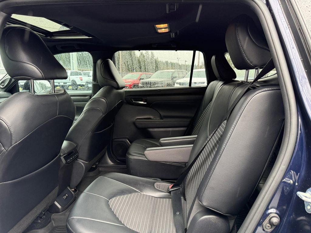 Used 2021 Toyota Highlander XSE image 23