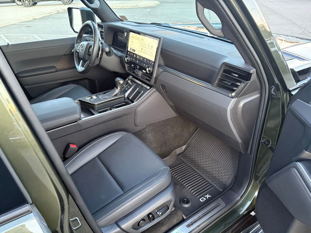 Used 2024 Lexus GX 550 image 25