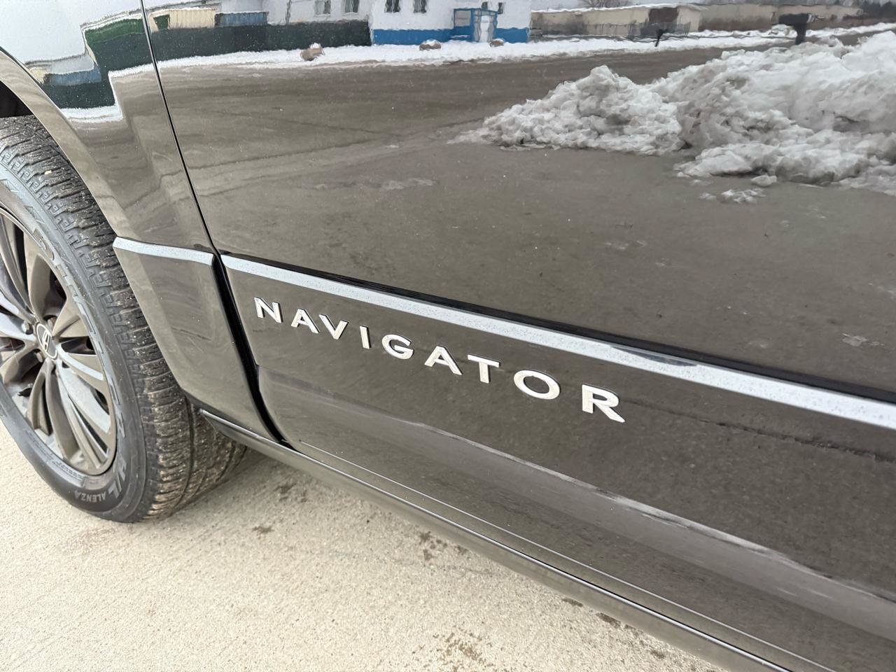 Used 2016 Lincoln Navigator Select AWD/4WD image 9
