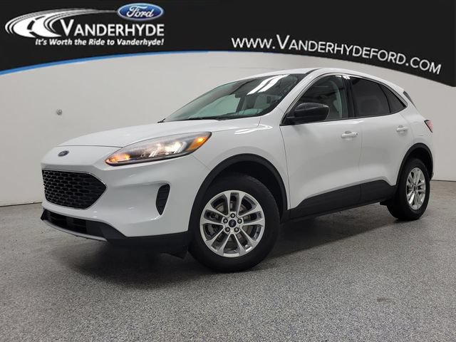 Certified 2022 Ford Escape SE AWD/4WD image 1