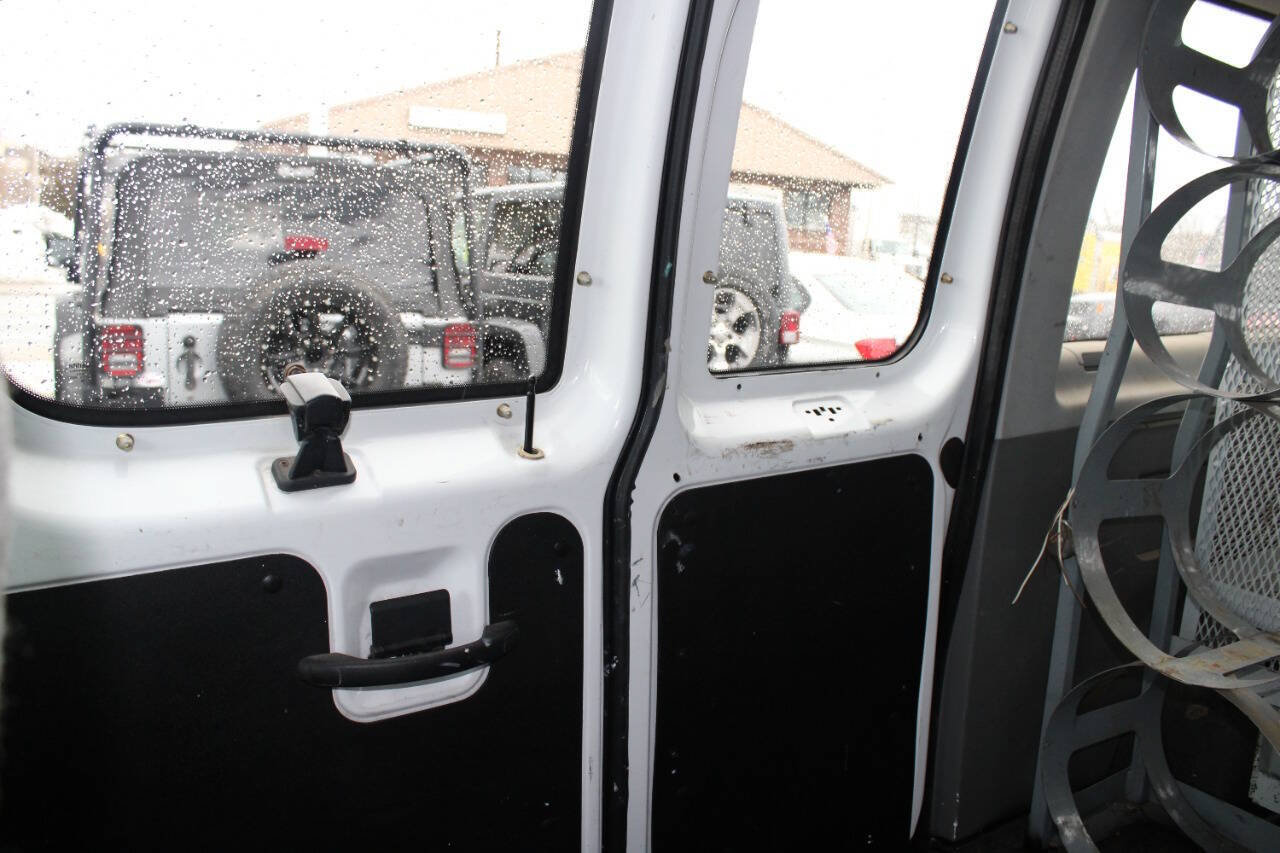 Used 2003 Ford E-350 and Econoline 350 XL RWD image 28