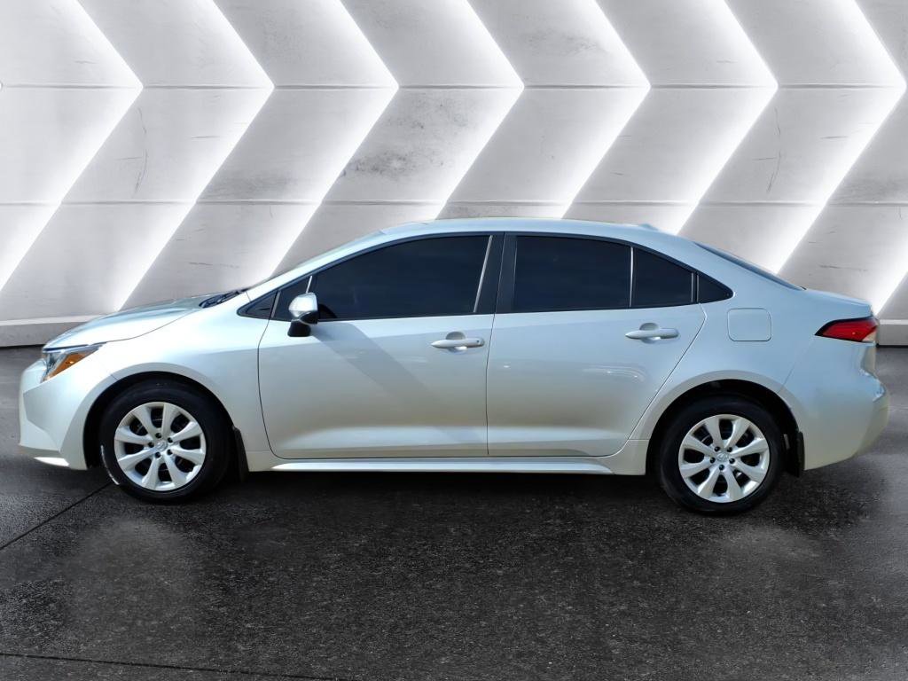 Used 2024 Toyota Corolla LE FWD image 2