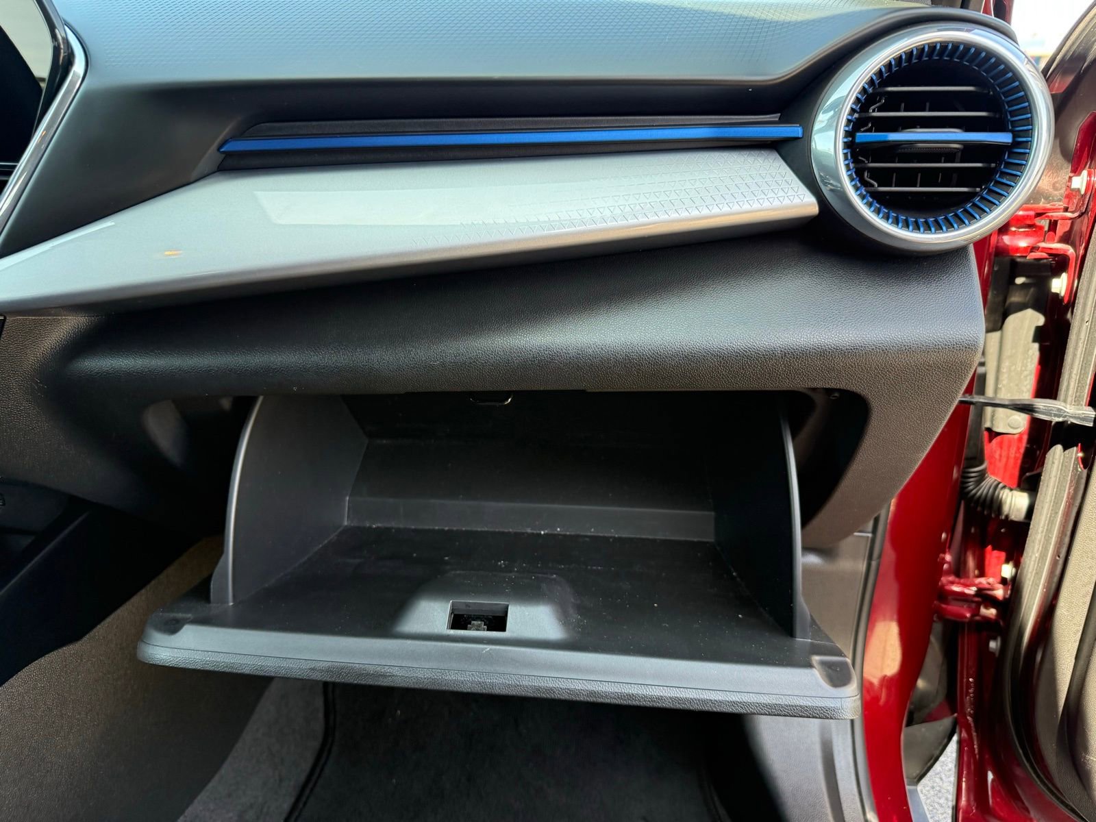 Used 2024 Chevrolet Trax LT image 28