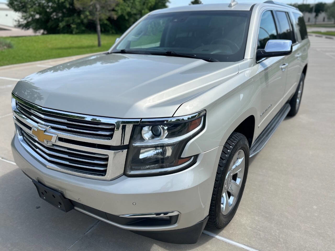 Used 2016 Chevrolet Suburban LTZ RWD image 2
