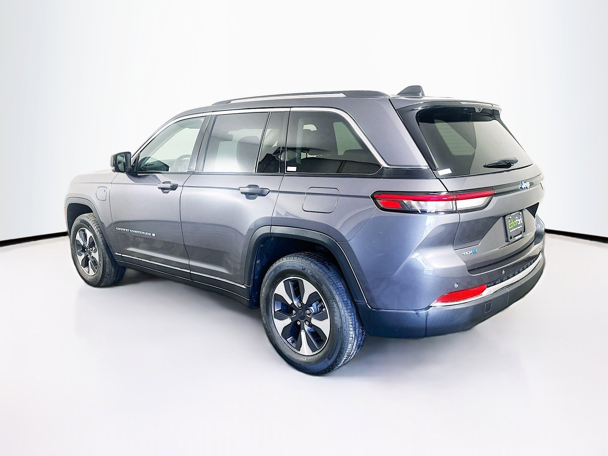 Used 2022 Jeep Grand Cherokee Limited 4xe w/ Luxury Tech Group II image 5