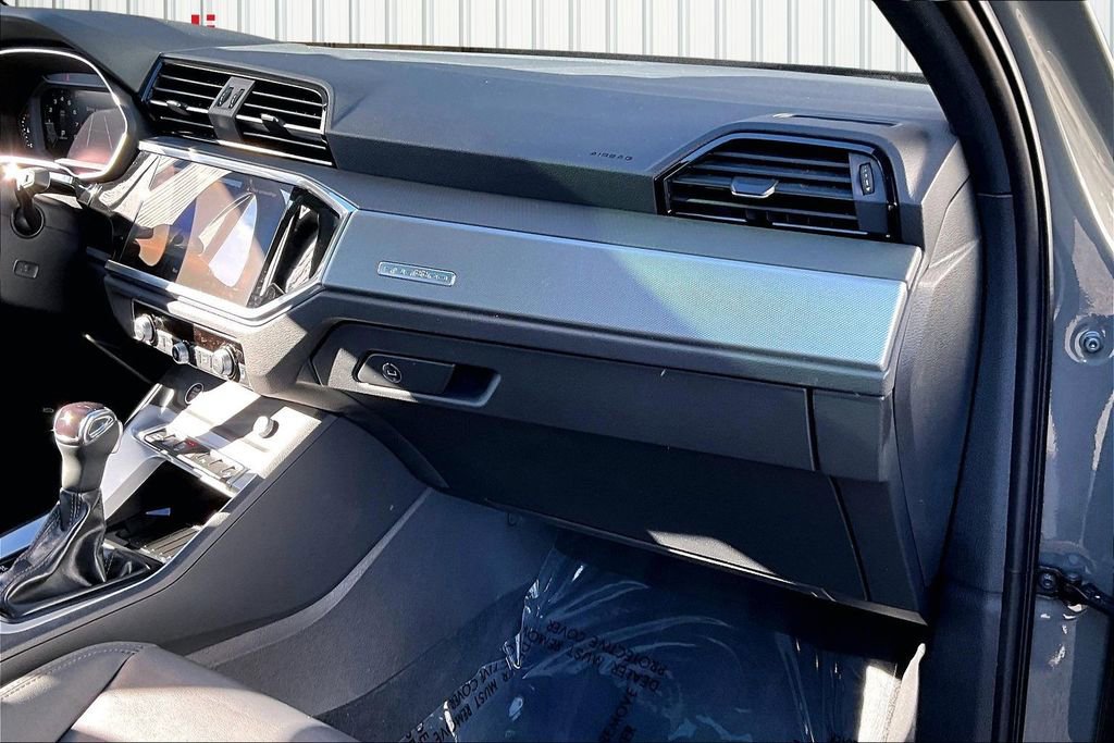 Certified 2025 Audi Q3 2.0T Premium w/ Convenience Package image 26