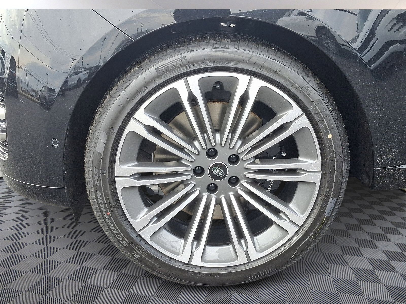 New 2025 Land Rover Range Rover Long Wheelbase SE image 7