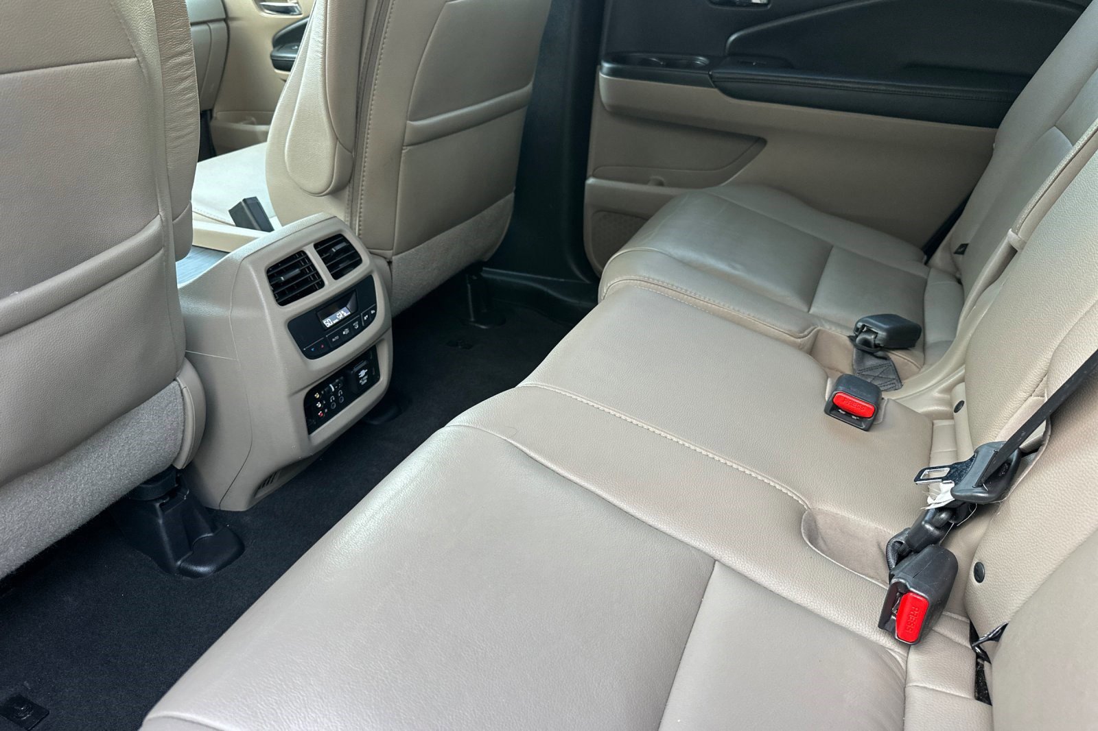 Used 2017 Honda Pilot Touring image 29