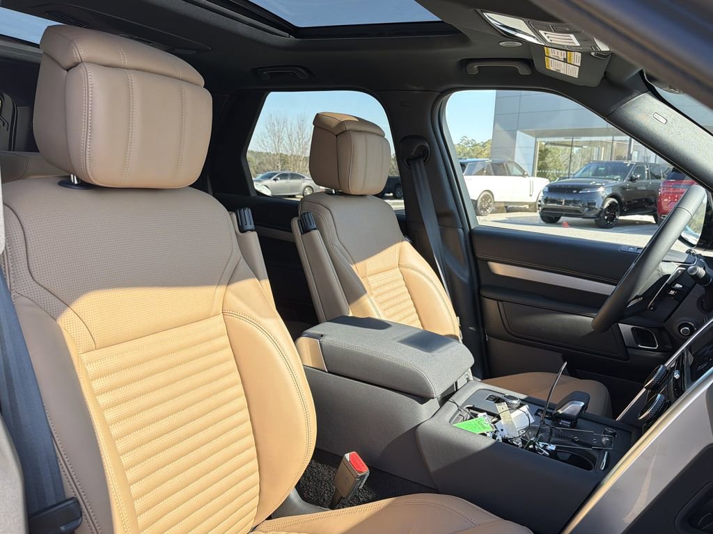 New 2026 Land Rover Discovery Dynamic SE AWD/4WD image 16