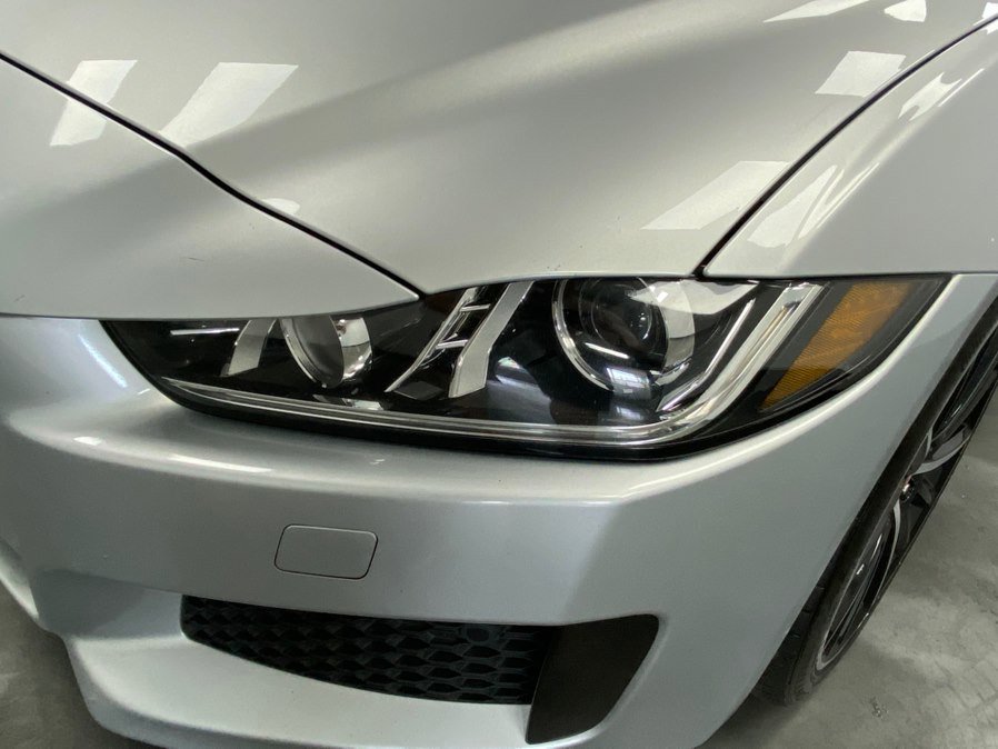 Used 2018 Jaguar XE S image 11