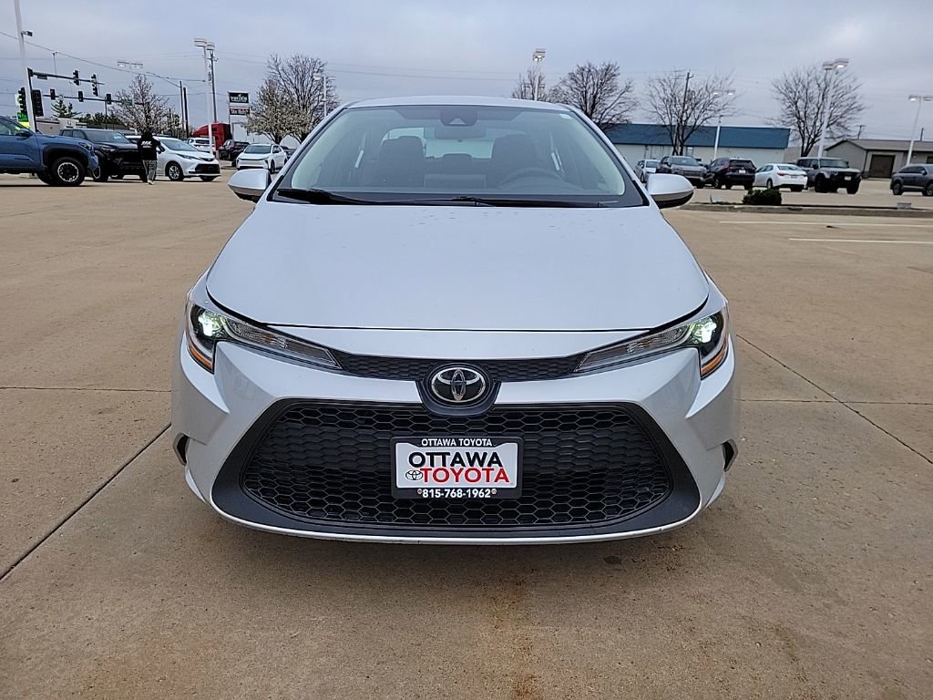 Used 2021 Toyota Corolla LE image 3