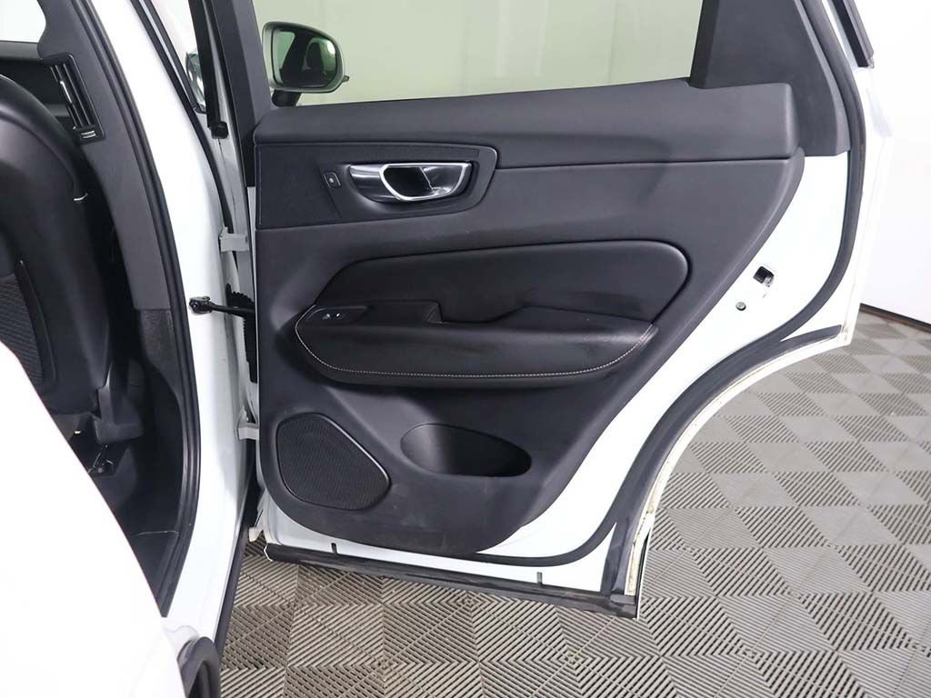 Used 2018 Volvo XC60 T6 R-Design w/ Vision Package image 29